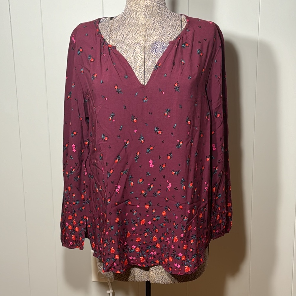 Old Navy NWT Women’s Large Maroon with Flowers Light Weight Blouse